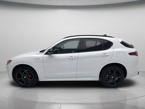 Used 2023 Alfa Romeo Stelvio Veloce AWD/4WD image 7