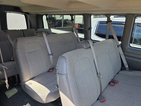 Used 2025 Chevrolet Express 3500 LT w/ LT Preferred Equipment Group RWD image 8