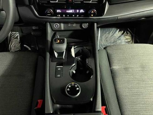 Certified 2022 Nissan Rogue SV image 12