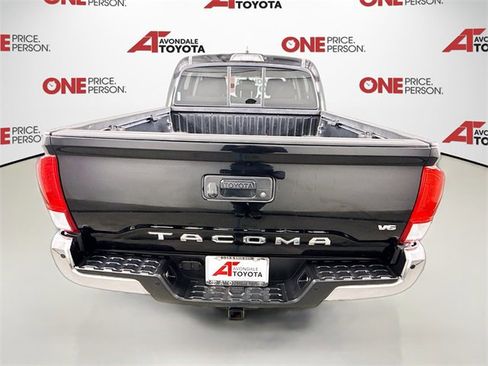 Certified 2017 Toyota Tacoma SR5 image 6