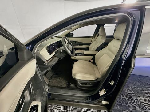 Used 2023 Nissan Ariya FWD image 13