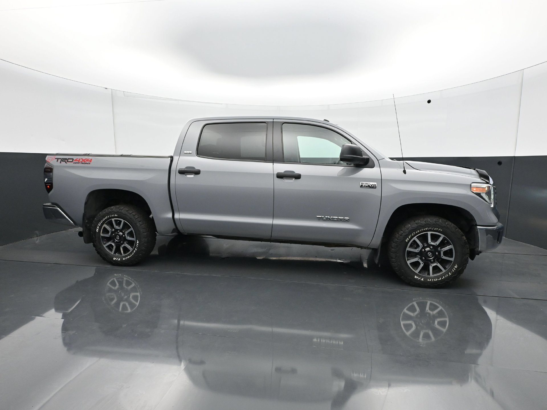 Used 2018 Toyota Tundra SR5 AWD/4WD image 8