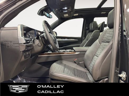 Certified 2025 Cadillac Escalade Sport Platinum w/ LPO, ONYX Package image 10