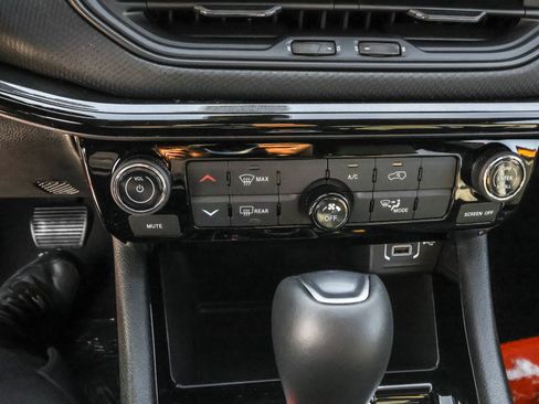 New 2026 Jeep Compass Latitude image 17