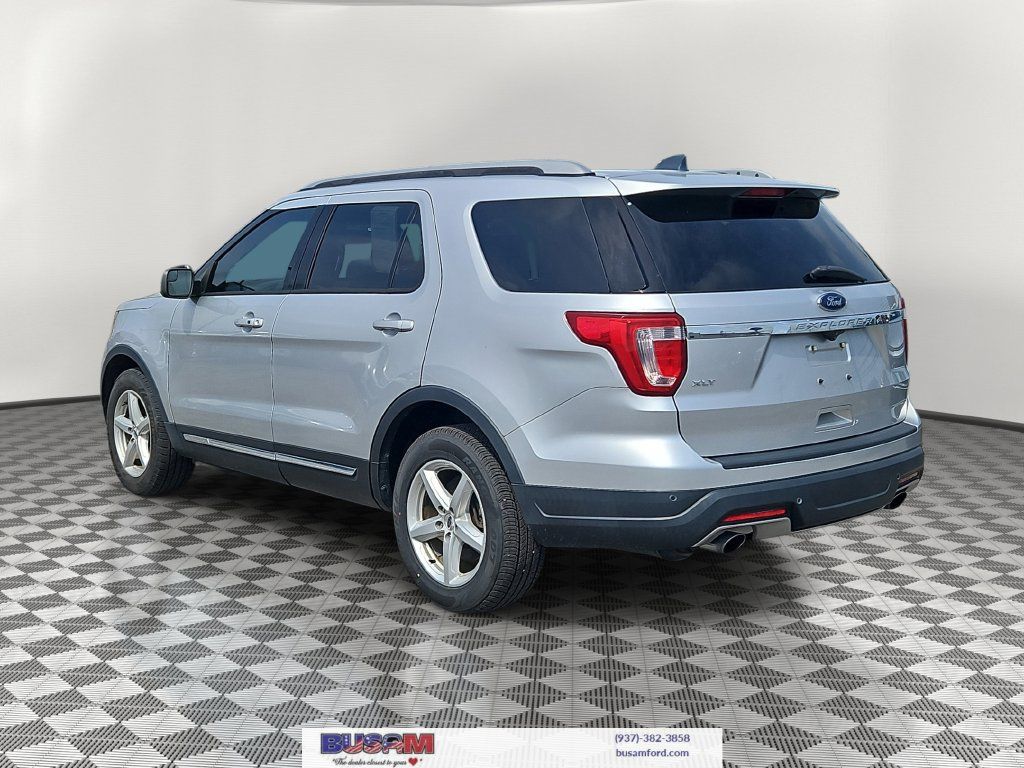 Used 2018 Ford Explorer XLT FWD image 3