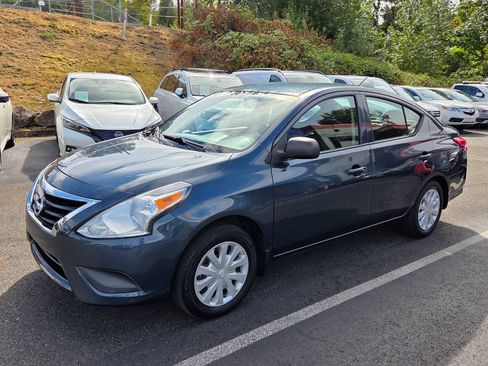 Used 2015 Nissan Versa S FWD image 3