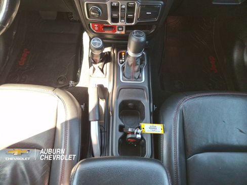 Used 2018 Jeep Wrangler Unlimited Rubicon AWD/4WD image 12