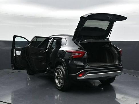 Used 2025 Chevrolet Trax LT w/ LT Convenience Package FWD image 47