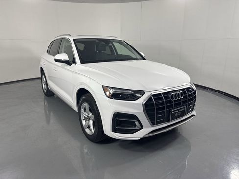 Used 2023 Audi Q5 2.0T Premium w/ Convenience Package image 3