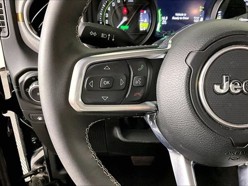 Used 2025 Jeep Wrangler Unlimited Sahara AWD/4WD image 10