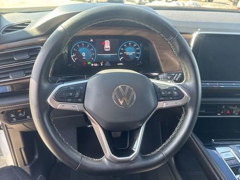 Used 2024 Volkswagen Atlas SE AWD/4WD image 12