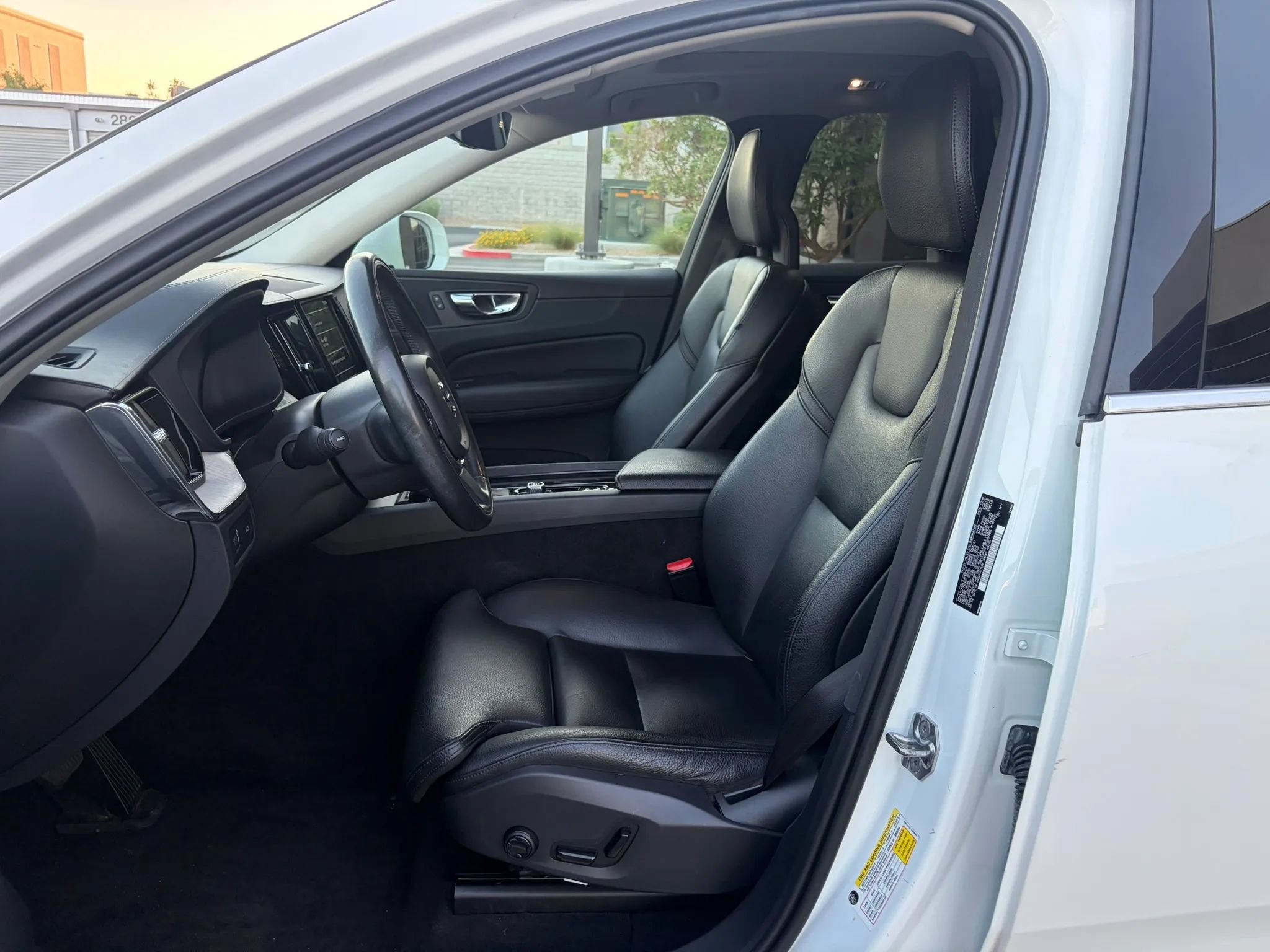 Used 2018 Volvo XC60 T5 Inscription w/ Convenience Package AWD/4WD image 10