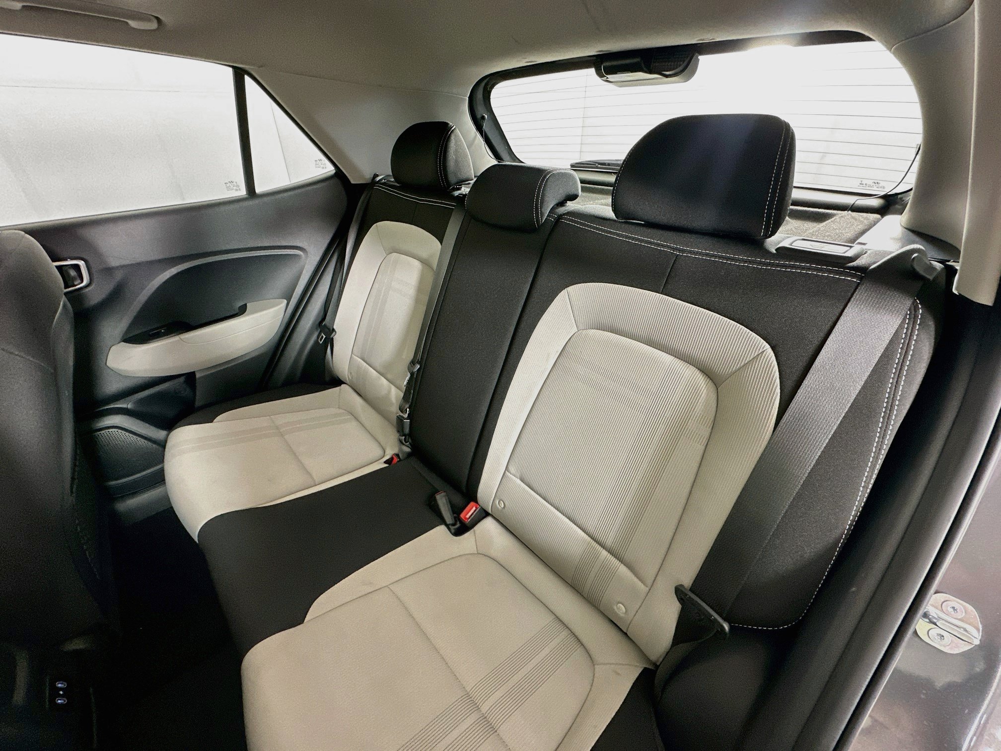 Used 2025 Hyundai Venue SEL FWD image 27