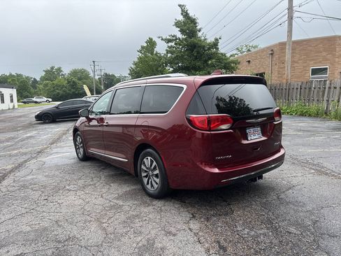 Used 2020 Chrysler Pacifica Limited w/ Advanced Safetytec Group FWD image 3