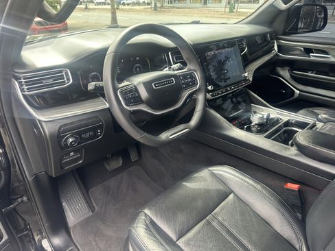 Used 2022 Jeep Wagoneer Series III w/ Premium Group I image 19