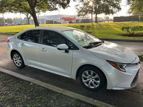 Used 2023 Toyota Corolla LE FWD image 8