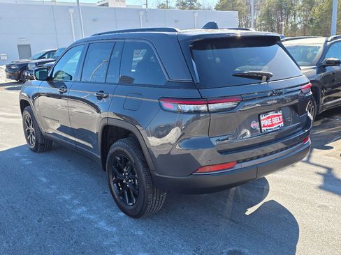 New 2026 Jeep Grand Cherokee Laredo image 9