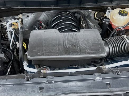 Used 2022 Chevrolet Suburban LT image 32