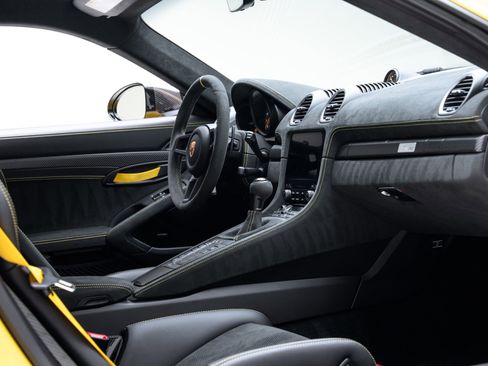 Used 2024 Porsche 718 Cayman GT4 RS RWD image 38