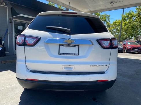 Used 2015 Chevrolet Traverse LT w/ Style and Technology Package FWD image 7