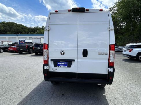 Used 2025 RAM ProMaster 2500 w/ Convenience Group FWD image 4