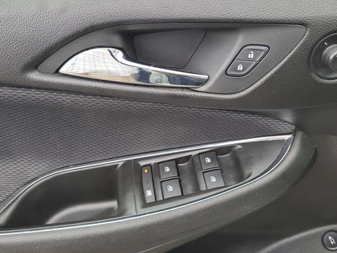 Used 2018 Chevrolet Cruze LS FWD image 13