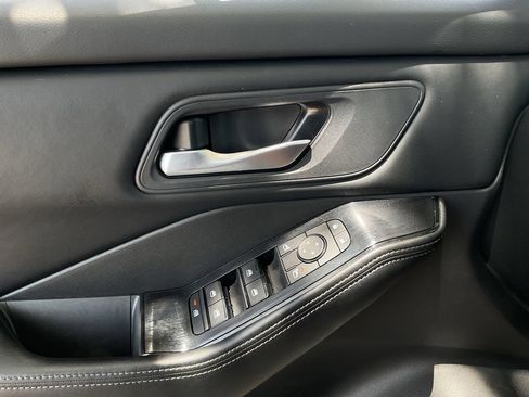Used 2025 Nissan Rogue SV FWD image 19