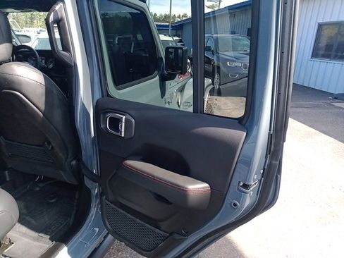 Used 2024 Jeep Wrangler Unlimited Rubicon image 32