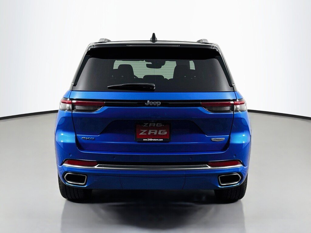 Used 2023 Jeep Grand Cherokee Summit AWD/4WD image 4