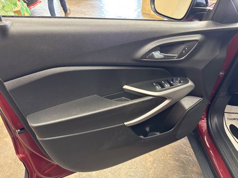 Used 2024 Chevrolet Trax RS FWD image 37