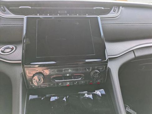 New 2025 Jeep Grand Cherokee L Altitude image 13