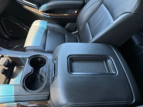 Used 2019 Chevrolet Tahoe LT w/ Luxury Package AWD/4WD image 14