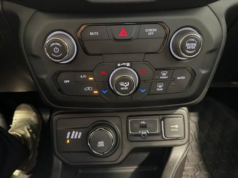 Used 2018 Jeep Renegade Limited AWD/4WD image 18