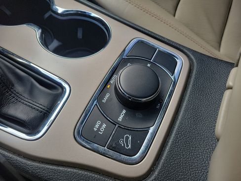 Used 2016 Jeep Grand Cherokee Limited 75th Anniversary image 34