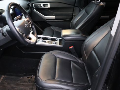 Used 2022 Ford Explorer XLT w/ Equipment Group 202A image 41