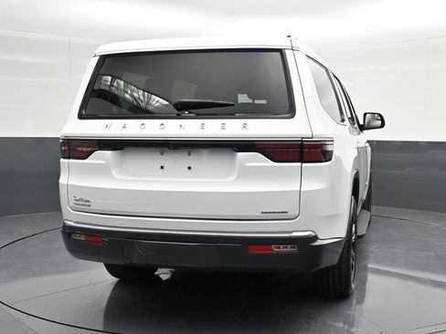 Used 2022 Jeep Wagoneer Series III image 2