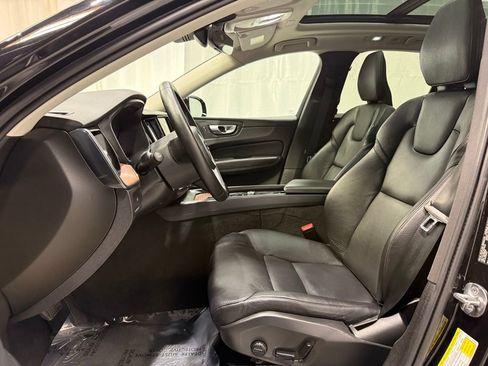 Used 2024 Volvo XC60 B5 Plus image 19
