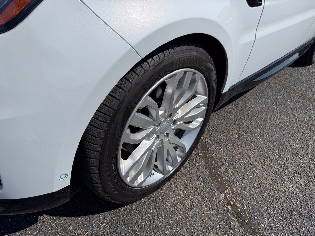 Used 2019 Land Rover Range Rover Sport HSE AWD/4WD image 30