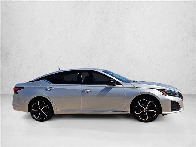 Used 2024 Nissan Altima 2.5 SR FWD image 4