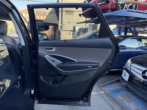 Used 2014 Hyundai Santa Fe GLS image 14