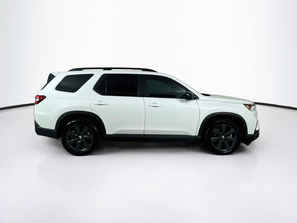 Used 2025 Honda Pilot Sport image 9