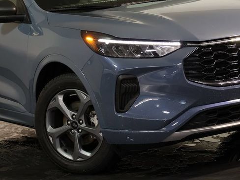 Used 2023 Ford Escape ST-Line w/ Tech Pack #1 AWD/4WD image 8