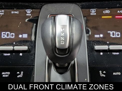 Used 2025 Porsche Macan image 28