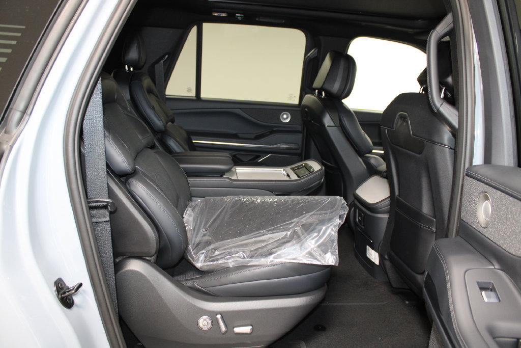 New 2027 Lincoln Navigator L Reserve w/ Jet Appearance Package AWD/4WD image 34