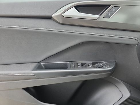 New 2026 Volkswagen Taos SE FWD image 19
