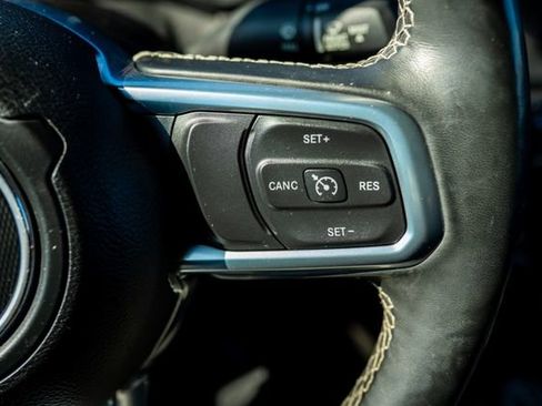 Used 2020 Jeep Wrangler Unlimited Sahara image 31