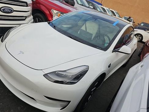 Used 2021 Tesla Model 3 Standard Range Plus image 1