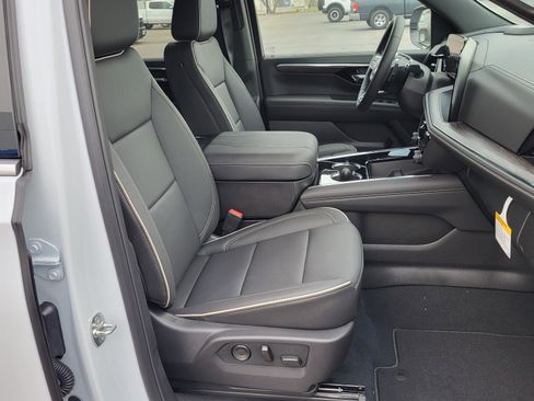 New 2026 Chevrolet Suburban Premier image 10