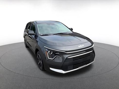 Used 2026 Kia Niro LX FWD image 3