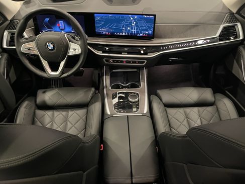 Used 2024 BMW X7 xDrive40i w/ Premium Package AWD/4WD image 16